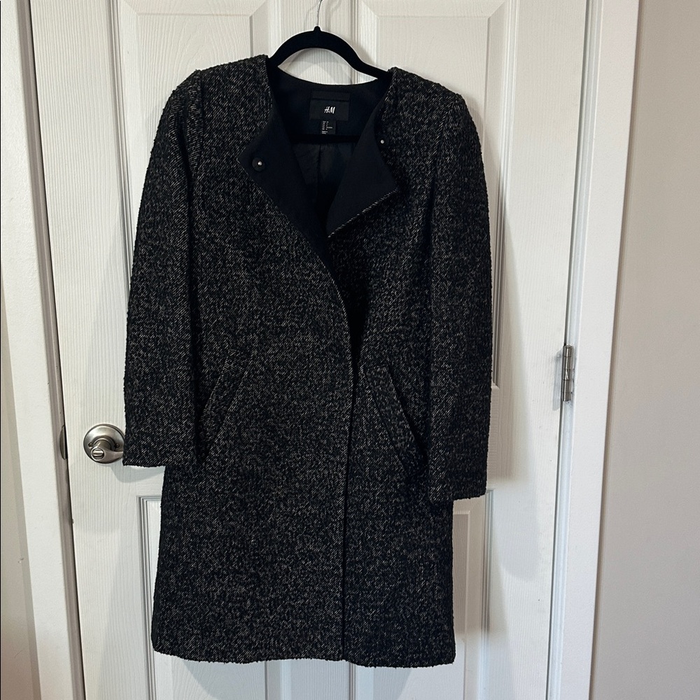 H&M Wool Blend Topcoat Woven Black Textured Pockets Peacoat Collarless size 4